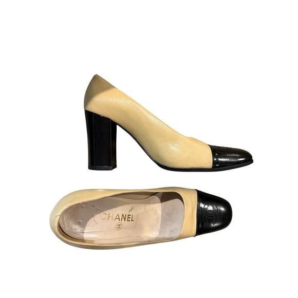 Chanel Original Finition Main Black and Tan CC Logo  Pumps Size 39 - Picture 1 of 10